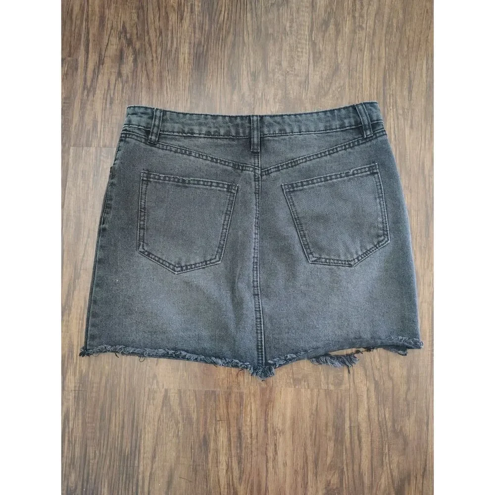 Refuge Black Distressed Denim Mini Skirt Zip Front Raw Hem Women’s Medium
